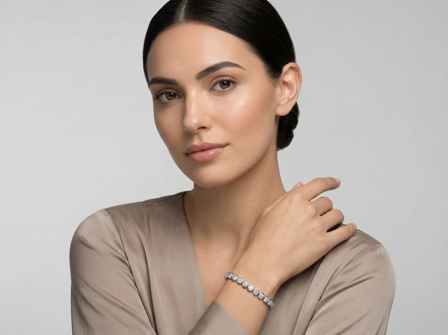 round brilliant cut diamond bezel tennis bracelet | classic single row setting