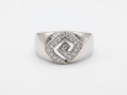 Geometric Round Diamond Signet Ring | 14K Gold Ring