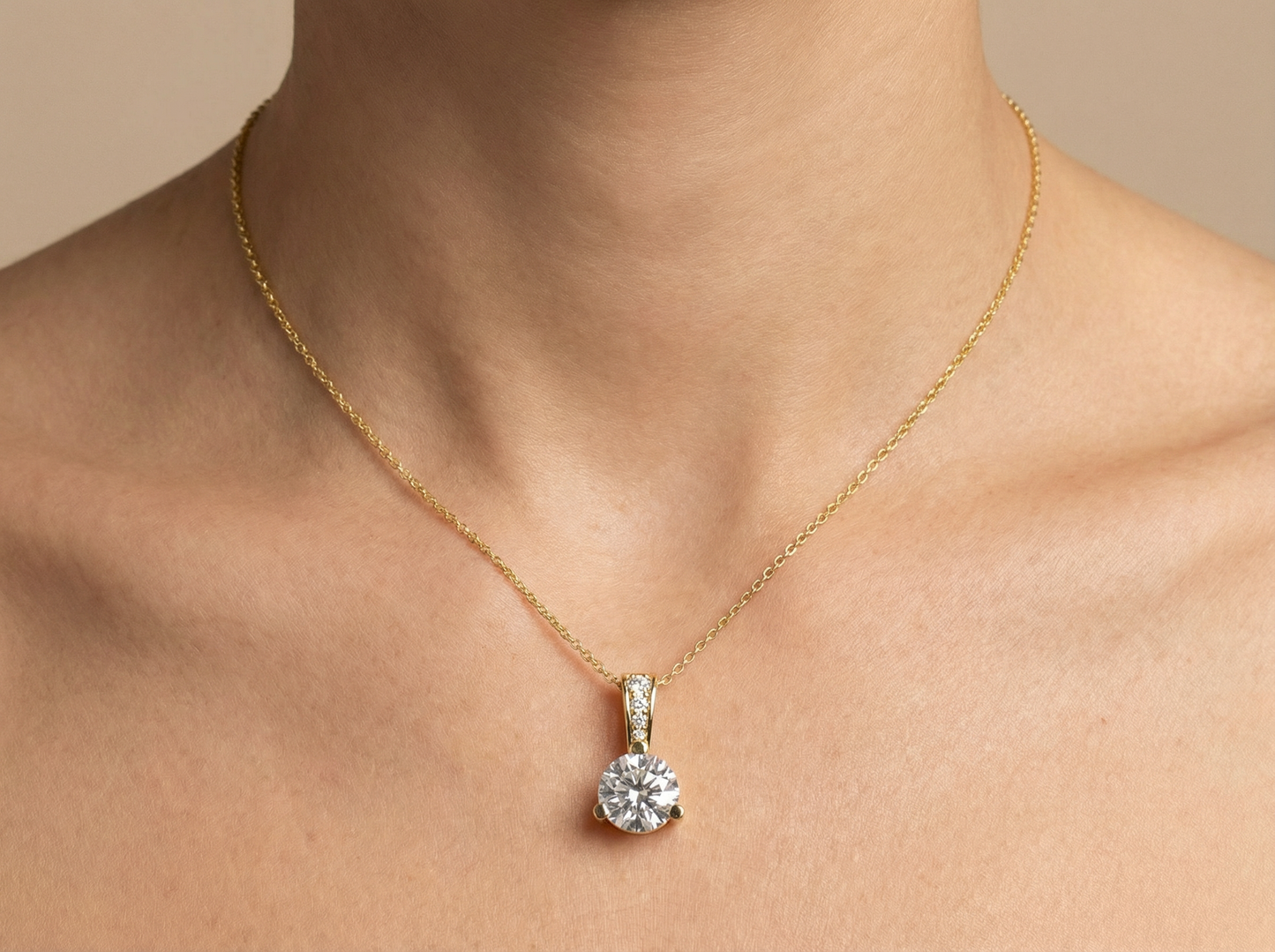 round brilliant solitaire diamond pendant | three prong cable chain setting