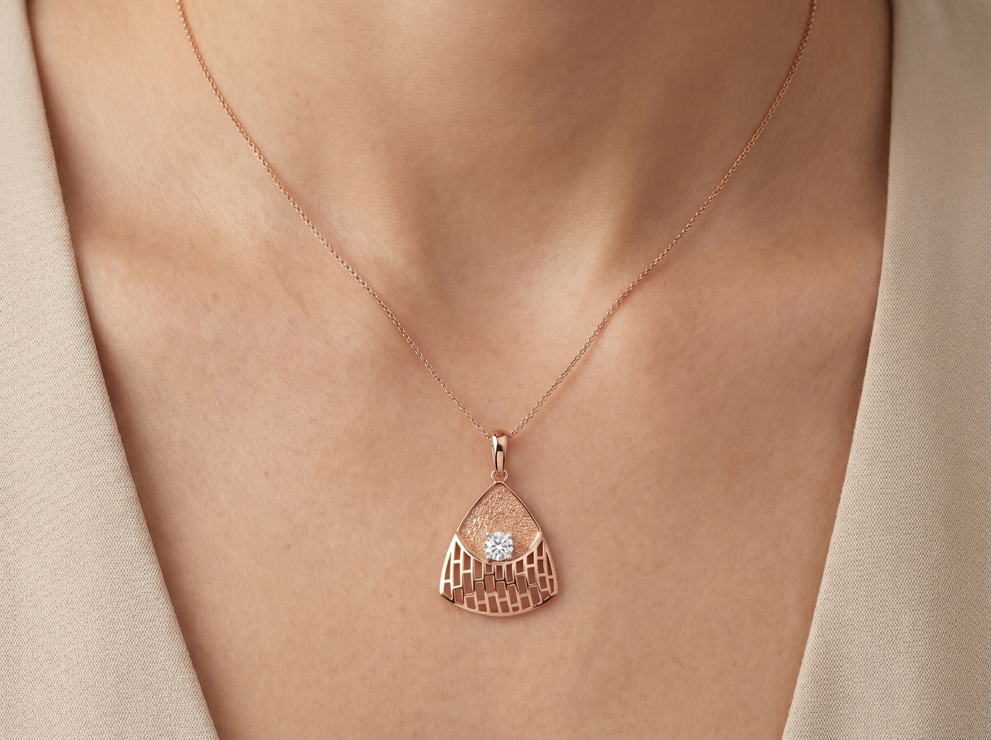 round brilliant diamond modern geometric pendant | dual texture lattice setting