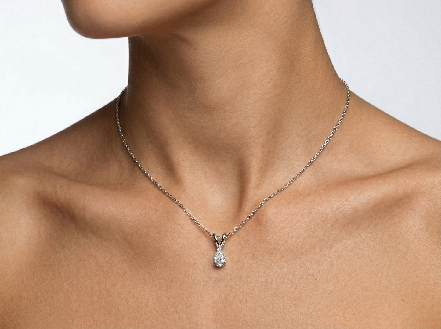 0.25 ct pear shape diamond pendant | prong-set solitaire drop design