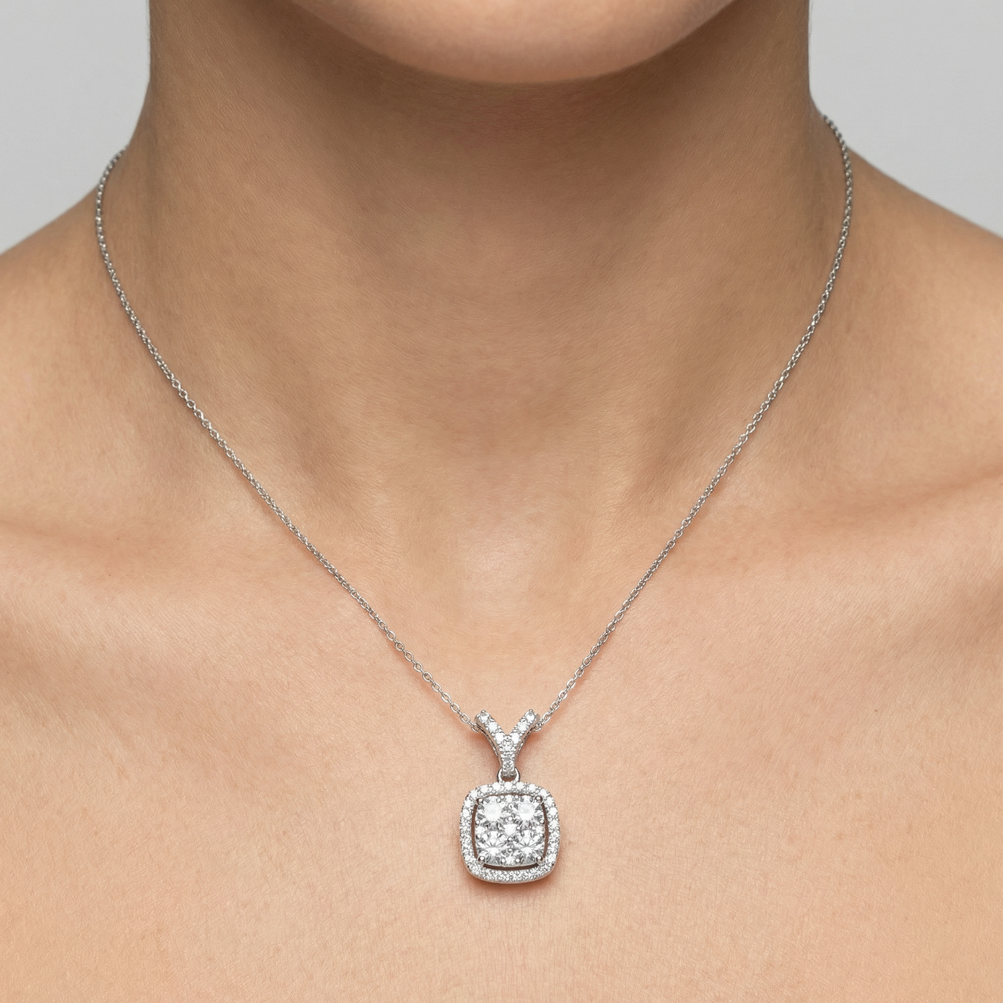 halo cluster diamond pendant | round cut pavé halo encircled classic jewelry