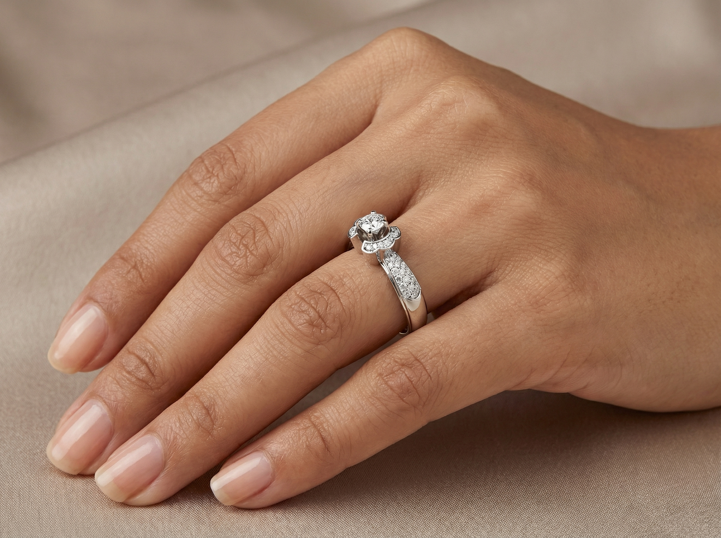 round brilliant diamond halo engagement ring | classic halo setting