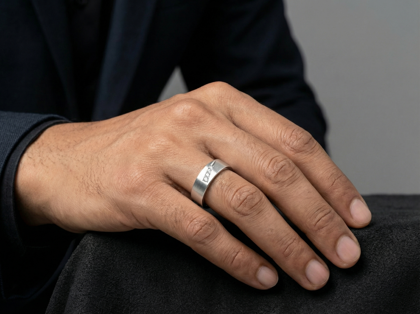 men’s round diamond channel band | diagonal curve modern design