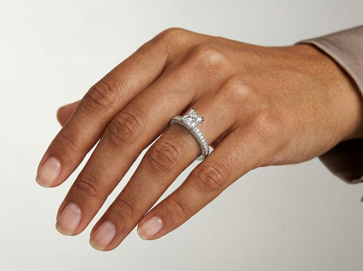 princess cut diamond pavé engagement ring | three sided faceted pavé setting