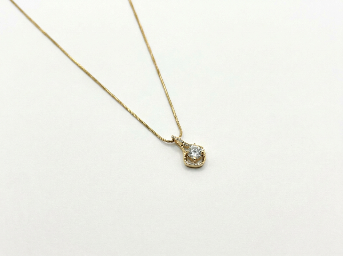 round cut diamond women's pendant | halo prong-set design