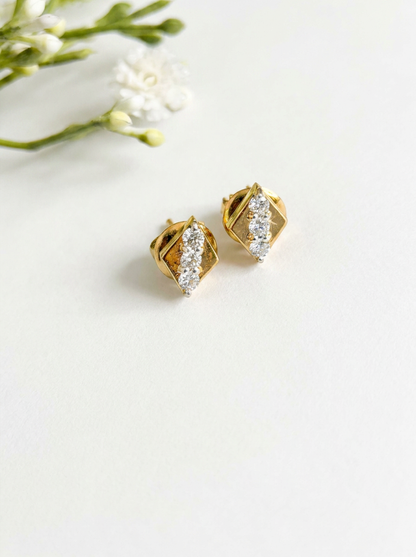 Round Diamond Women's Stud Earrings | Geometric Prong Setting
