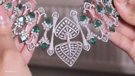 Emerald Lace Royale Diamond Necklace Set